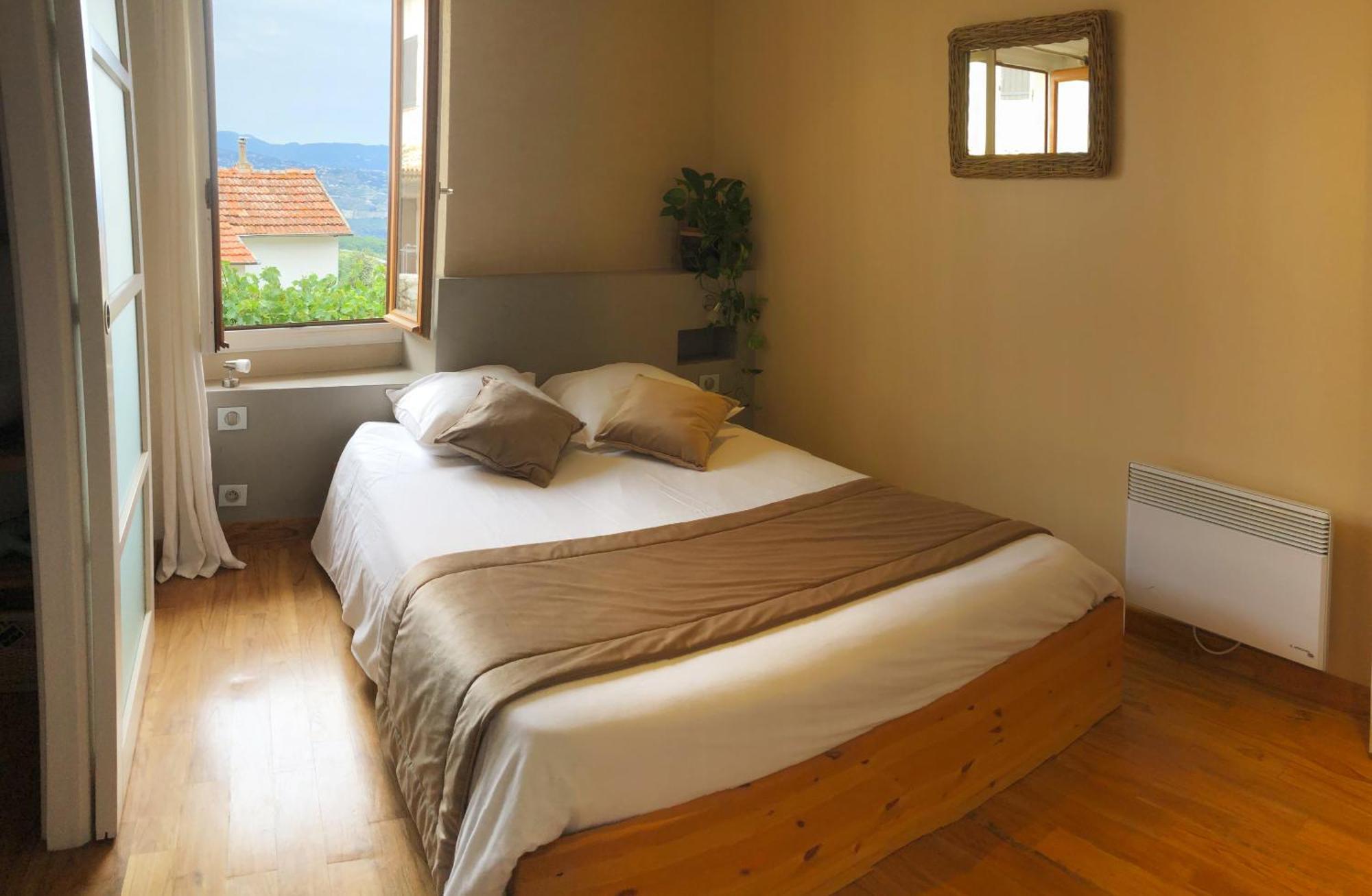 Bed and Breakfast The Frogs' House - Yoga Retreat Saint-Jeannet  Номер фото