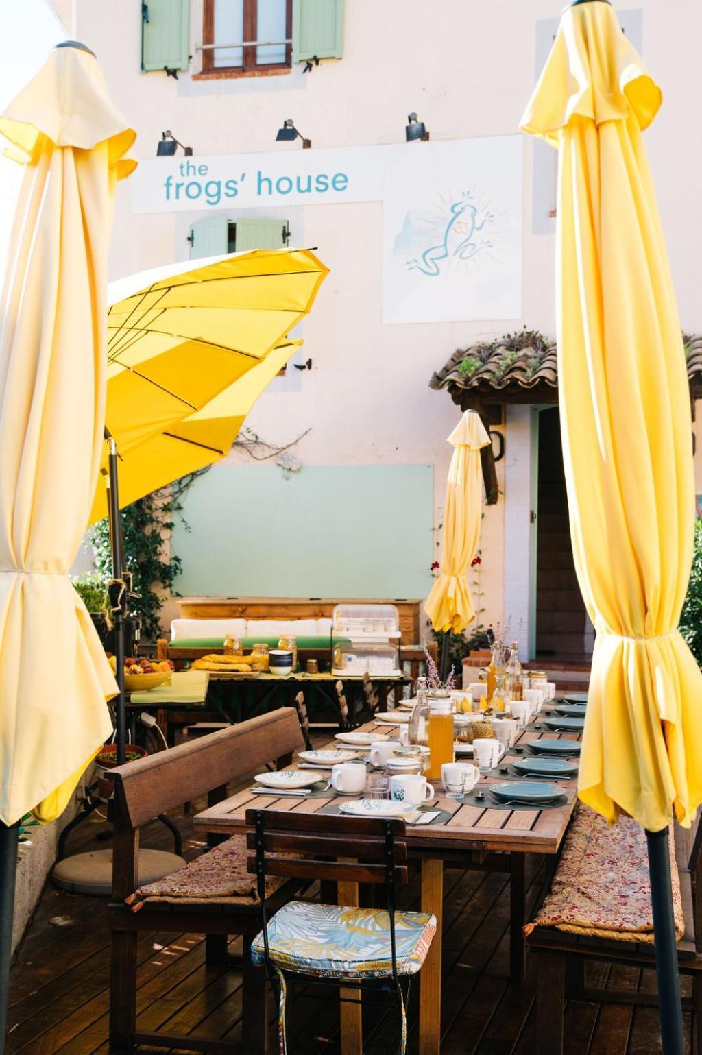 Bed and Breakfast The Frogs' House - Yoga Retreat Saint-Jeannet  Екстер'єр фото